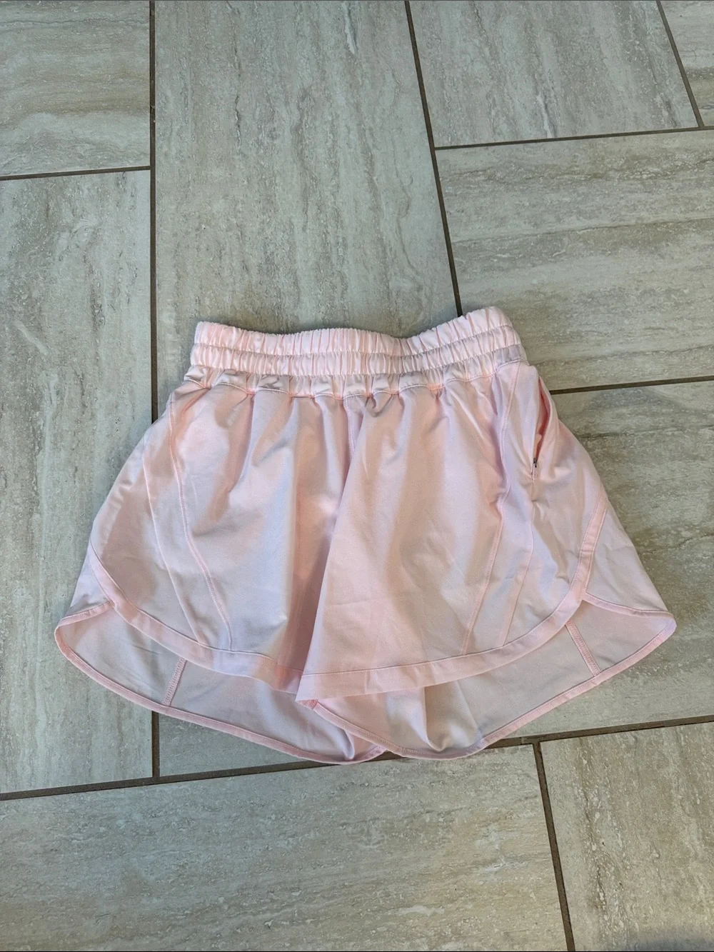 Lululemon Track That Mid-Rise Lined
Short 5" Strawberry Milkshake Size 6 - Picture 3 of 16
